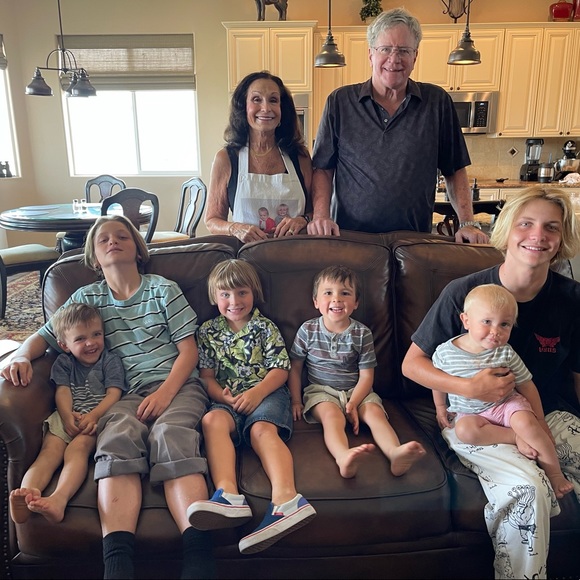 Meet your Posher, Jennifer - Picture 1 of 1